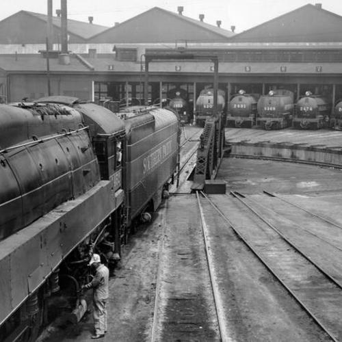 [Southern Pacific roundhouse]