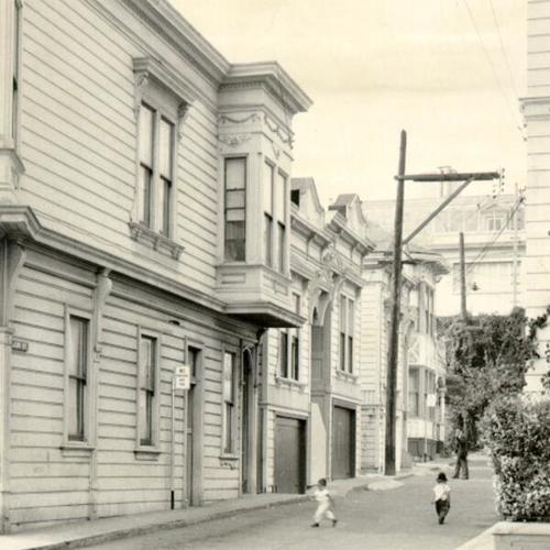 [Juri street, one of San Francisco's shortest streets]