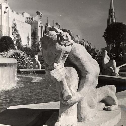 [Sculpture representing a horn player, "Chinese musician," for the Fountain of Western Waters in the Court of Pacifica, Golden Gate International Exposition on Treasure Island]