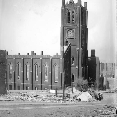 [Ruins of Old St. Mary's Church after 1906 earthquake as seen from Califonia Street]