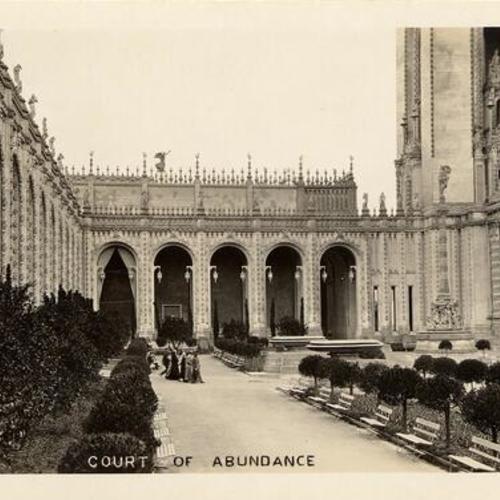 [Court of Abundance at the Panama-Pacific International Exposition]