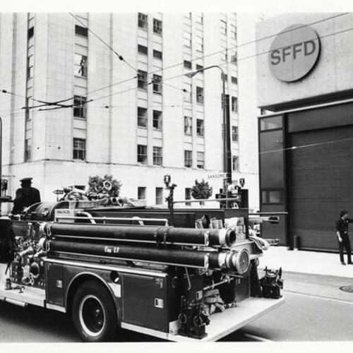 [San Francisco Fire Department - Truck 13]