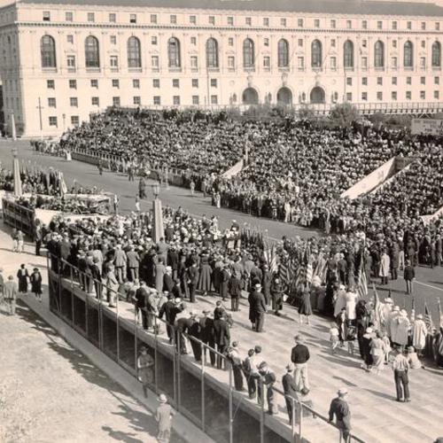 [Crowd of spectators gathering during the opening day celebration parade for San Francisco-Oakland Bay Bridge]