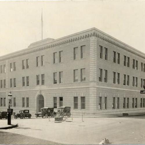 [Pacific Telephone & Telegraph Company building at Bush and Larkin streets]