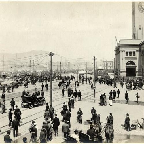 [Groups of people gathered near the Ferry Building after the earthquake and fire of April 18, 1906]