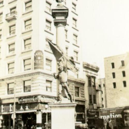 [Native Sons Statue in front of the Hotel Glen]