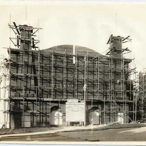 [Construction of Dayton Flood building in The Zone at the Panama-Pacific International Exposition]