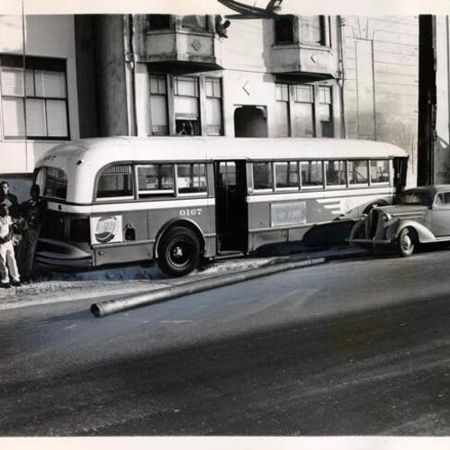 [Scene of a bus accident at Eddy and Steiner streets]