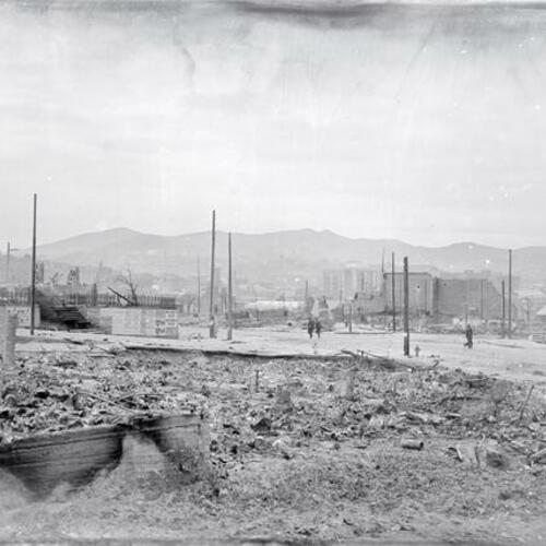 [Desolation after the 1906 earthquake and fire, view looking west]