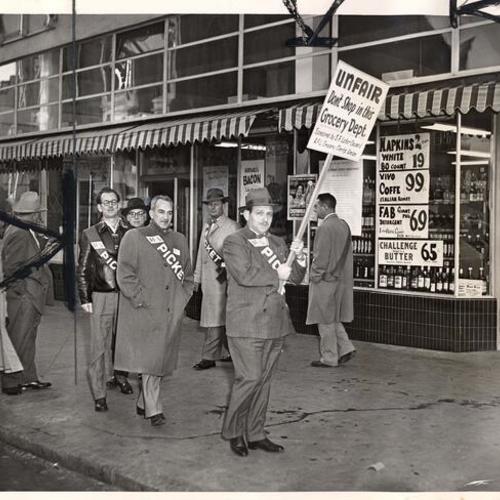 [AFL Grocery Clerks' Union No. 648 picketing one of the markets of the Retail Grocers' Association of San Francisco]