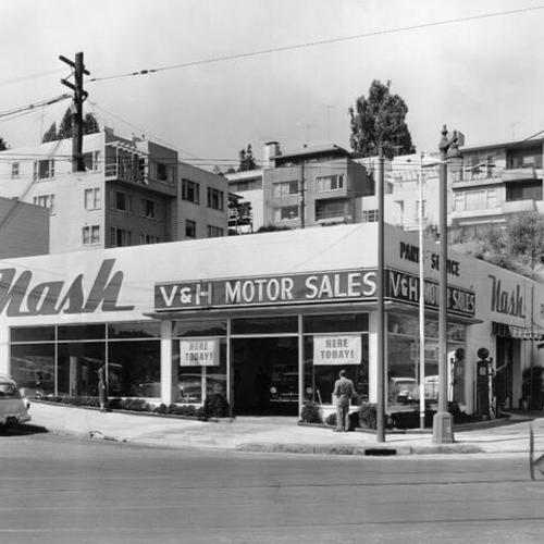 [V & H Motor Sales on the corner of Columbus Avenue and Bay Street]