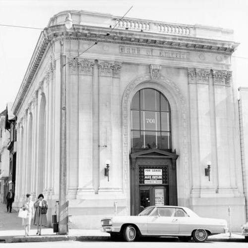 [Bank of America branch at 701 Irving Street]