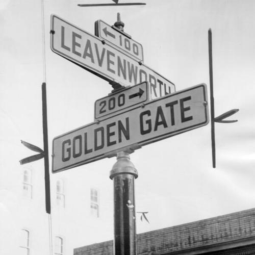 [Street sign at Golden Gate Avenue and Leavenworth Street]