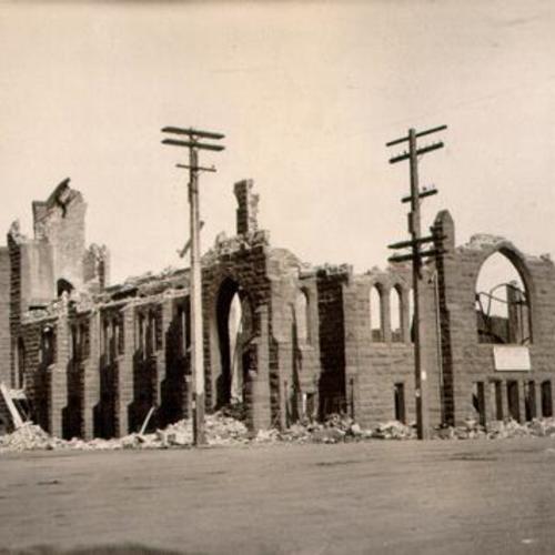 [St. Luke's Church after the 1906 earthquake]