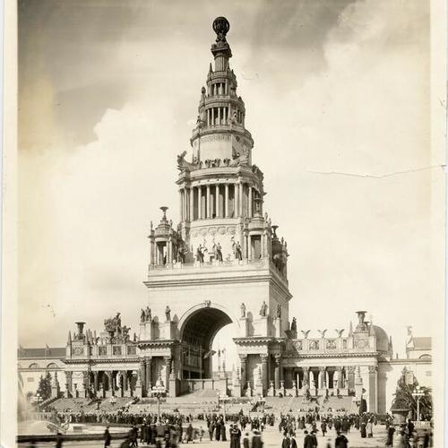 [View of the Tower of Jewels on opening day of the Panama-Pacific International Exposition]