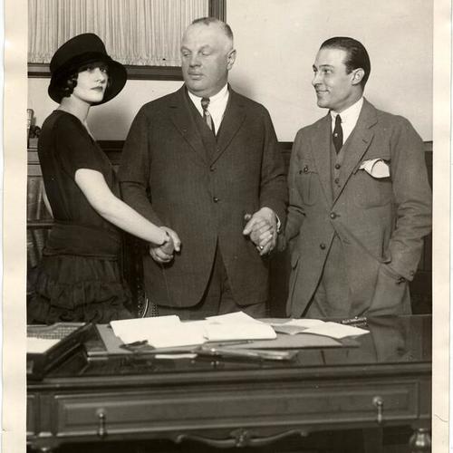 [Rudolph Valentino and Mrs. Winifred Hudnet Valentino (Natacha Rambova) signing a contract for a transcontinental dance tour]