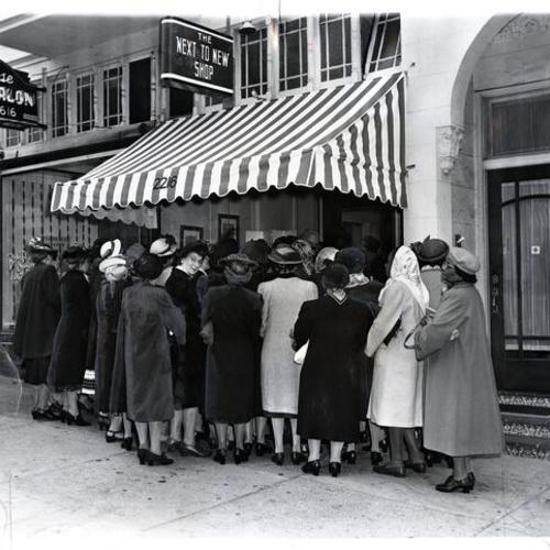 [Crowd waiting turn to get into the 'Next-to-New' shop opened by Junior League]