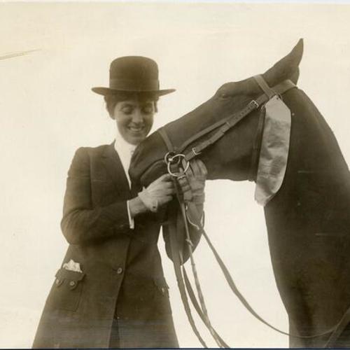 [Unidentified woman with horse at Society Horse Show at Panama-Pacific International Exposition]