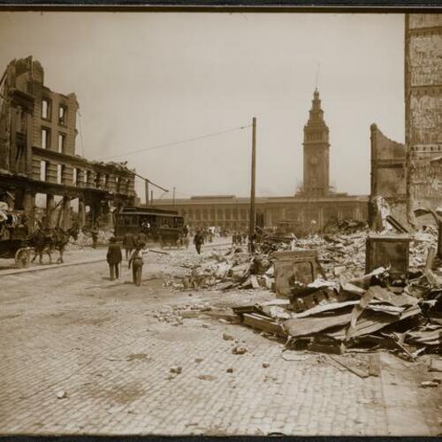 View of rubble on Market Street to Ferry Building after the 1906 earthquake and fire