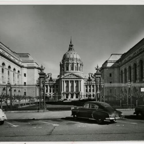 [City Hall flanked by the Opera House and the Veterans Building]