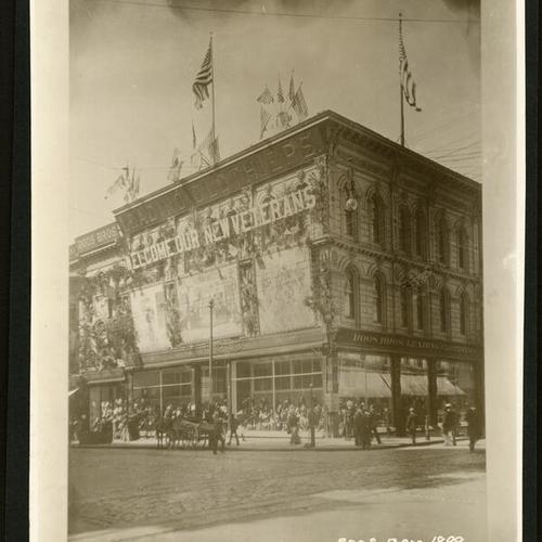 [Roos Bros building decorated for returning troops]