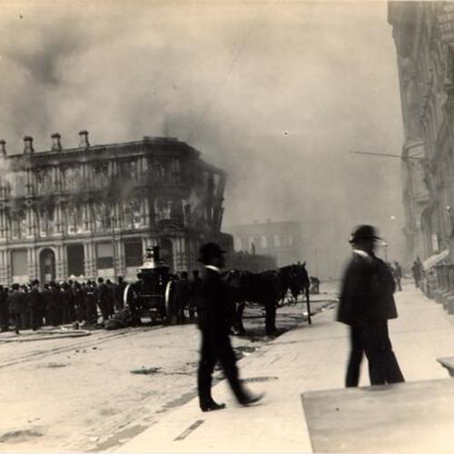 [Crowd of people watching a building on California Street burn after the earthquake of April 18, 1906]