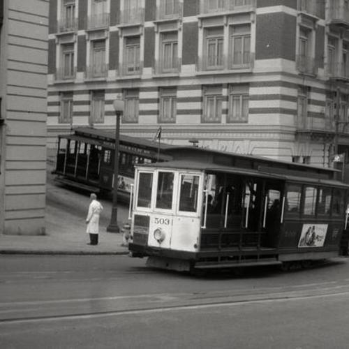 [Powell and Sacramento looking northwest showing "meet" between Market Street Railway Powell and Mason line cable car #503,