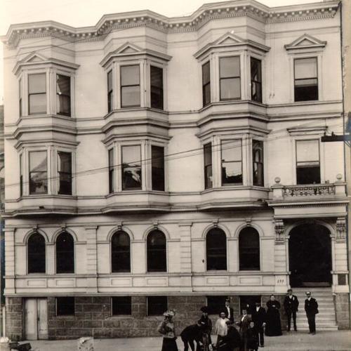 [Group of people standing outside of 835 Octavia Street]