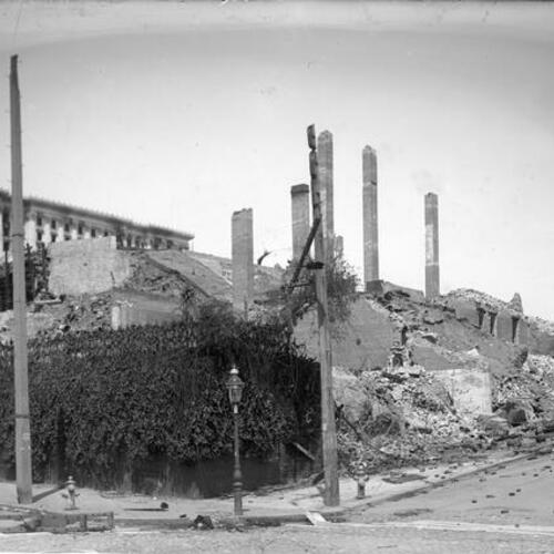 [Nob Hill in ruins after earthquake and fire]