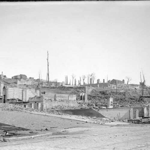 [Desolation after the 1906 earthquake and fire]