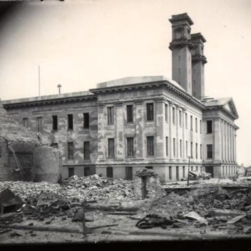 [U.S. Mint after the earthquake and fire in 1906]
