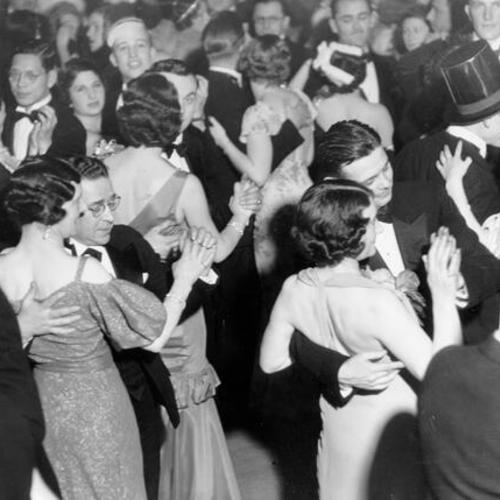 [People dancing at the Palace Hotel on new years eve]