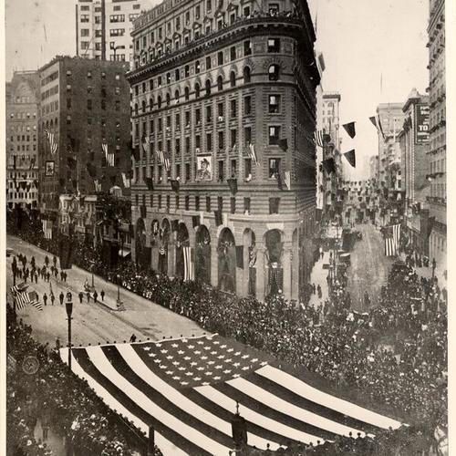 [World's largest American flag, Parade from Portola Festival, October 19-23, 1909]
