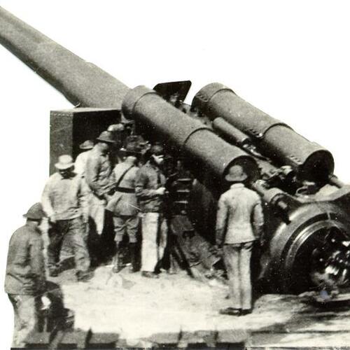 [Big coastal defense gun at Fort Barry] 