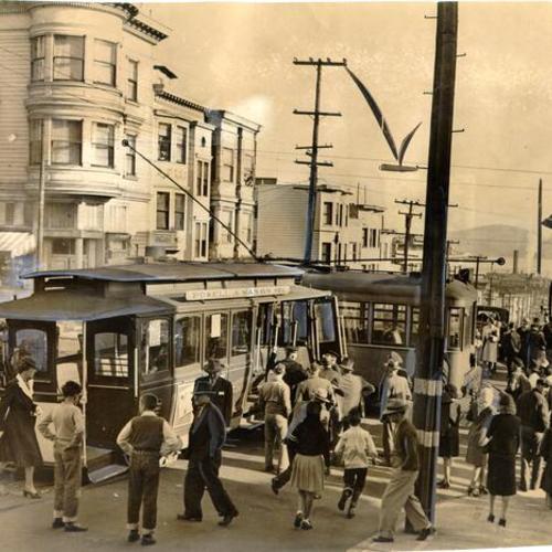 [Scene of accident between cable car and streetcar at Union and Mason streets]