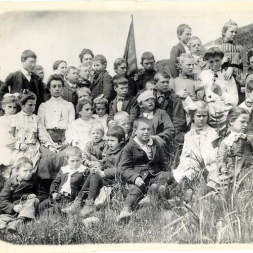 [Group of children in Visitacion Valley]