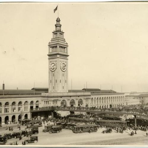 [Commuters converging on the Ferry Building in late afternoon]