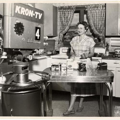 [Edith Green on set of KRON-TV show 'Your Home Kitchen"]