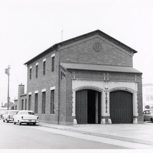 [San Francisco Fire Department Engine 34 - Geary Boulevard and 41st Avenue]