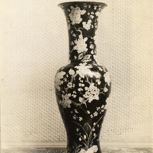 [Vase in Huntington Room at the Palace of the Legion of Honor]