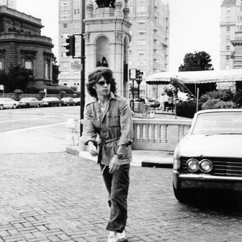 [Mick Jagger outside the Mark Hopkins Hotel]