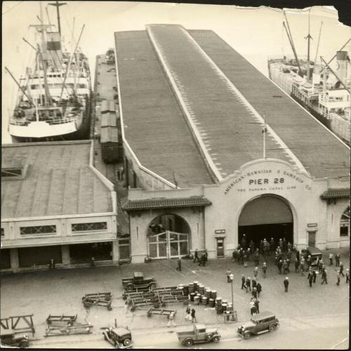[American-Hawaiian Steamship Company building at Pier 28]