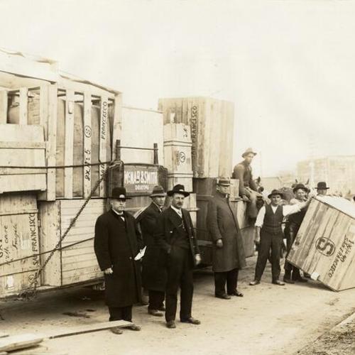 [Unloading of Swedish exhibit in front of the Swedish Building at the Panama-Pacific International Exposition]