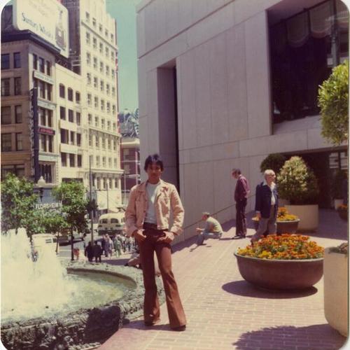 [Eduardo posing for photo in front of Ruth Asawa Fountain at Union Square]