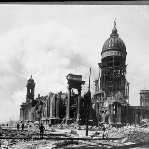 [City Hall in ruins after 1906 earthquake]