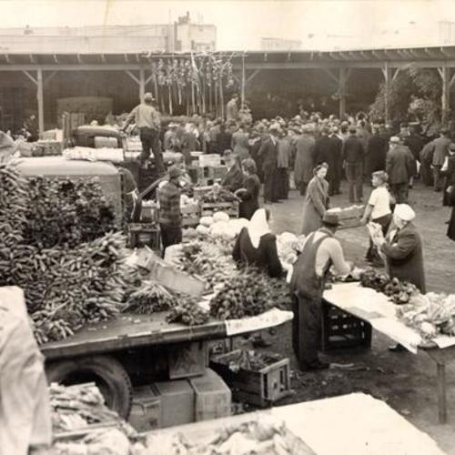 [Farmers' Market at Market and Duboce streets]