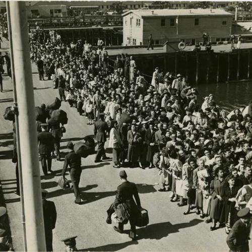 [Marines returning to their families from Korean War on Treasure Island]