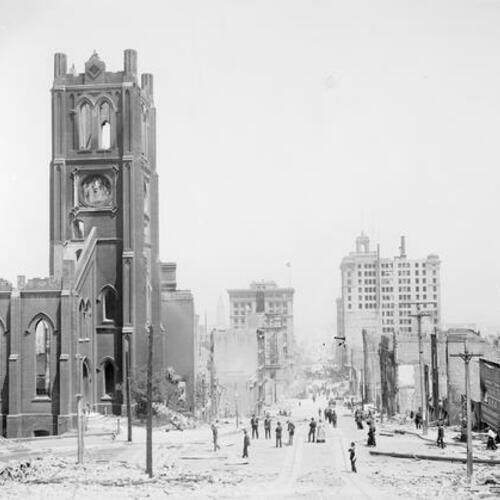 [People regard the ruin after the 1906 earthquake, view looking east on California Street includes Old St. Mary's Church]
