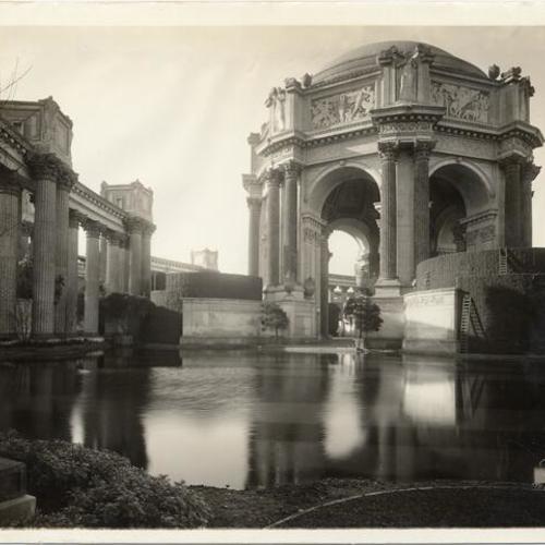 [Dome, Lagoon, Colonnades and Hedge of Palace of Fine Arts]