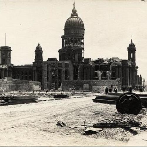 [Burned and shaken City Hall from Larkin and Turk streets]